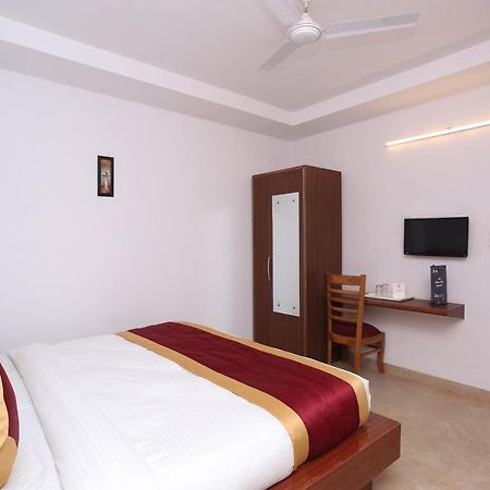 Capital O 12807 Amaira Hotel And Banquets Noida Dış mekan fotoğraf