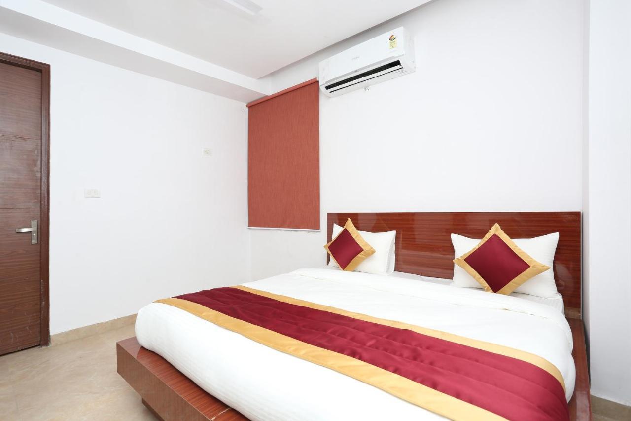 Capital O 12807 Amaira Hotel And Banquets Noida Dış mekan fotoğraf