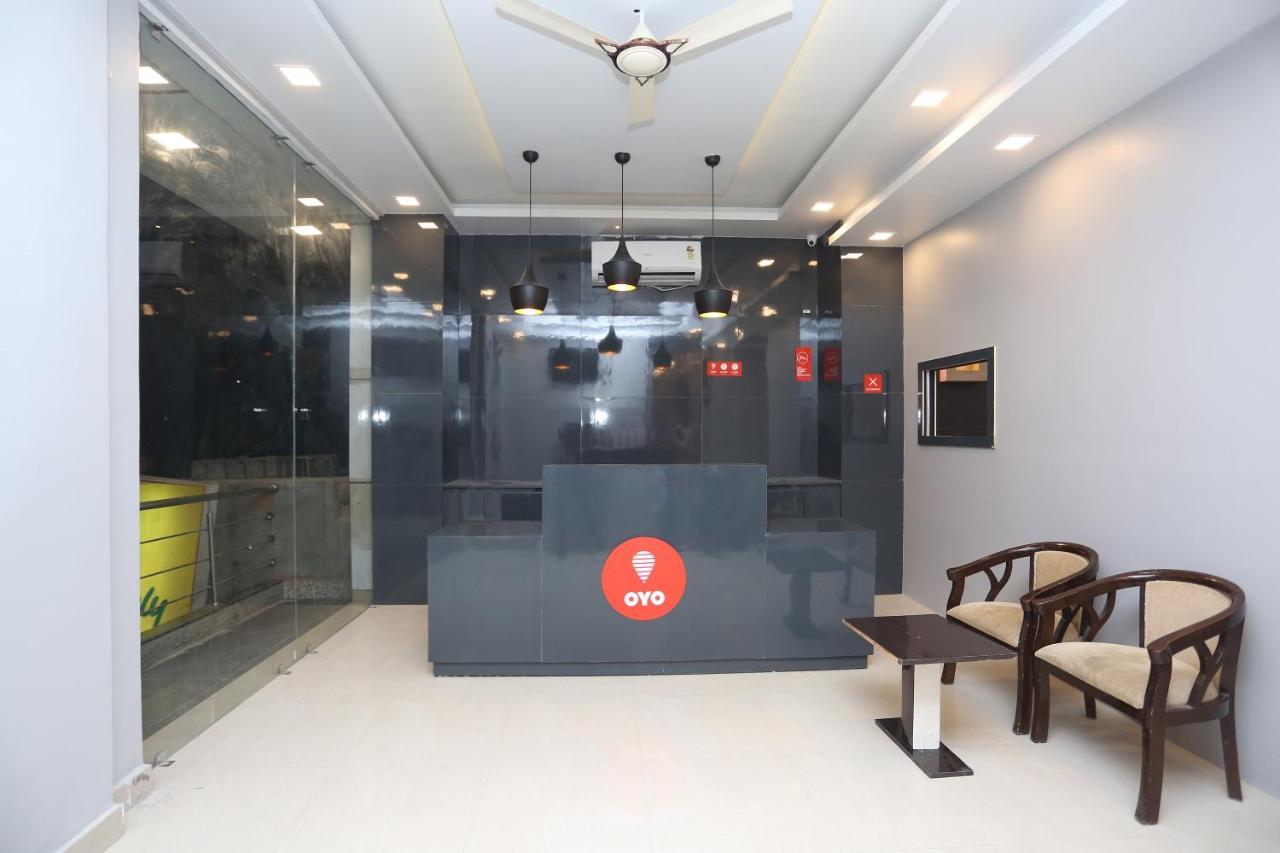 Capital O 12807 Amaira Hotel And Banquets Noida Dış mekan fotoğraf