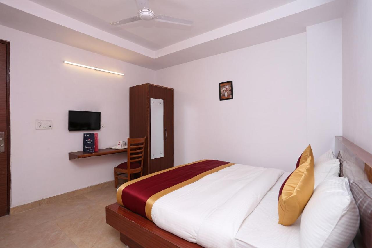 Capital O 12807 Amaira Hotel And Banquets Noida Dış mekan fotoğraf