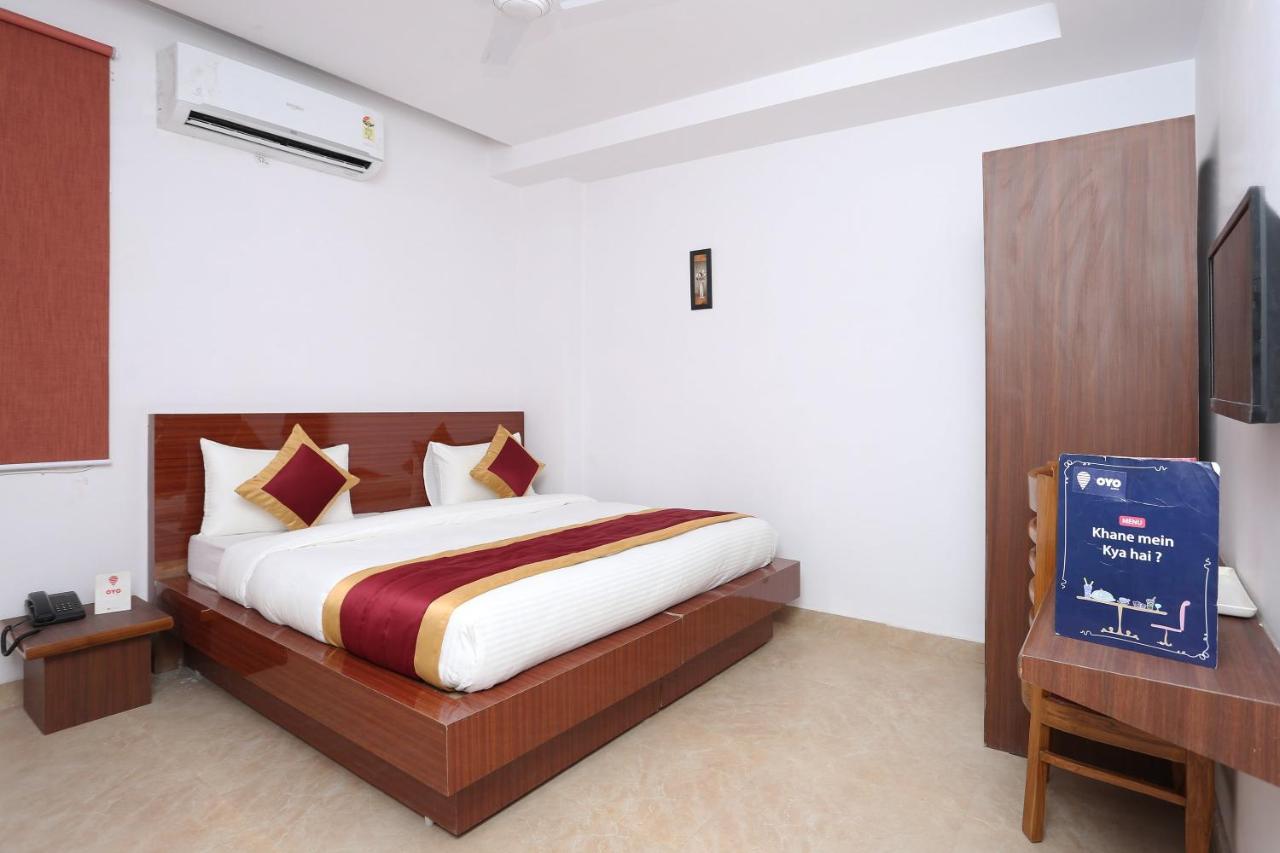 Capital O 12807 Amaira Hotel And Banquets Noida Dış mekan fotoğraf