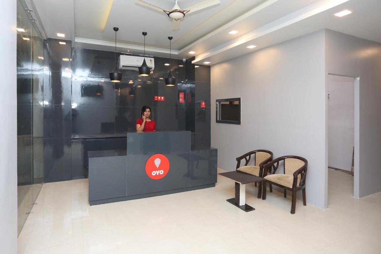 Capital O 12807 Amaira Hotel And Banquets Noida Dış mekan fotoğraf