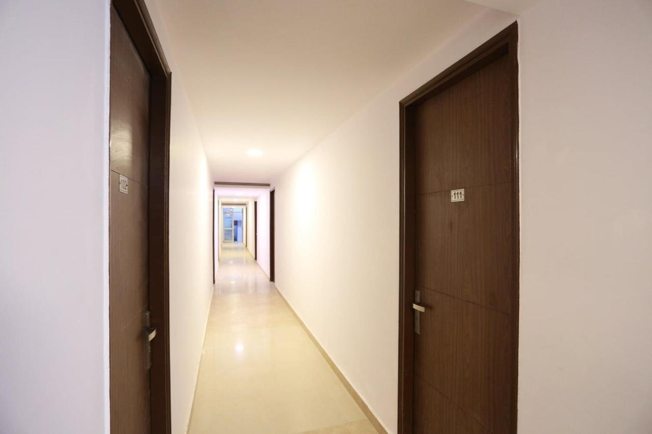 Capital O 12807 Amaira Hotel And Banquets Noida Dış mekan fotoğraf