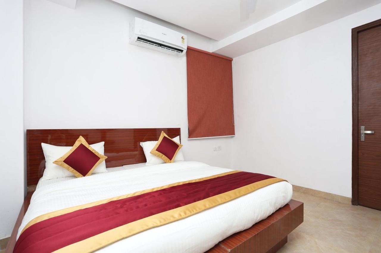 Capital O 12807 Amaira Hotel And Banquets Noida Dış mekan fotoğraf