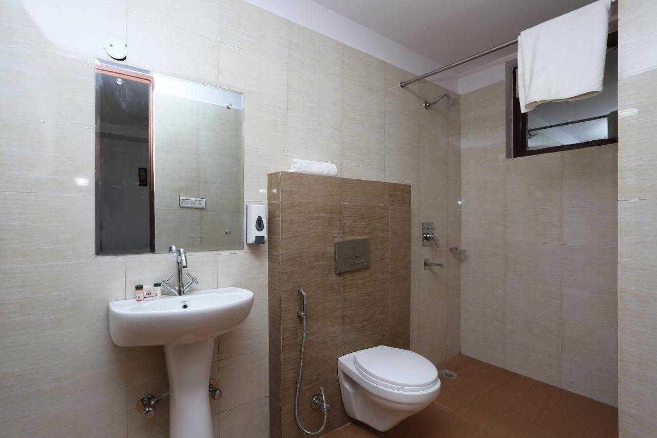 Capital O 12807 Amaira Hotel And Banquets Noida Dış mekan fotoğraf